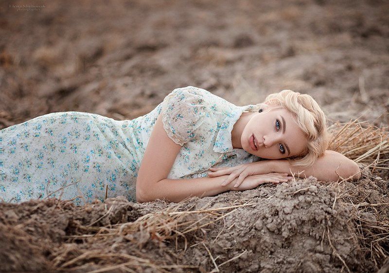 девушка, поле, пашня, винтаж, ретро, блондинка, поррет, осень *** фото превью