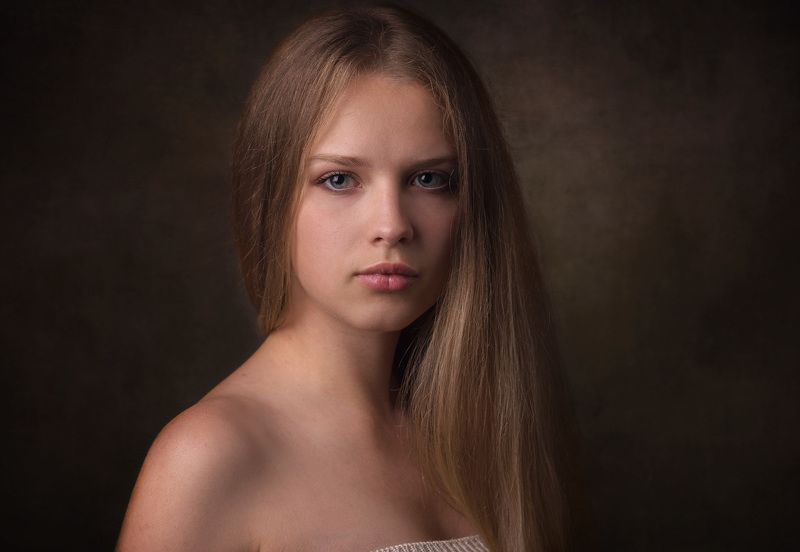 портрет девушки,студия, импульсный свет Кристина фото превью