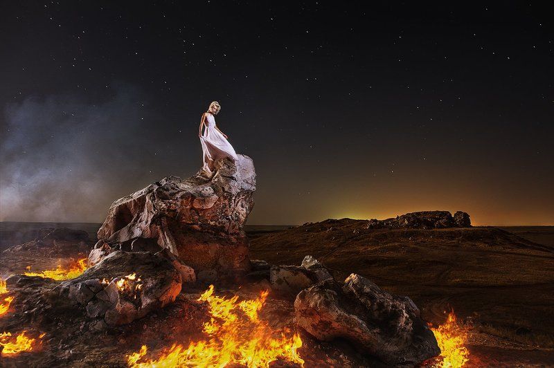 горы, портрет, девушка, огонь, бурерожденная, пламя, одиночество, камышин, душа \