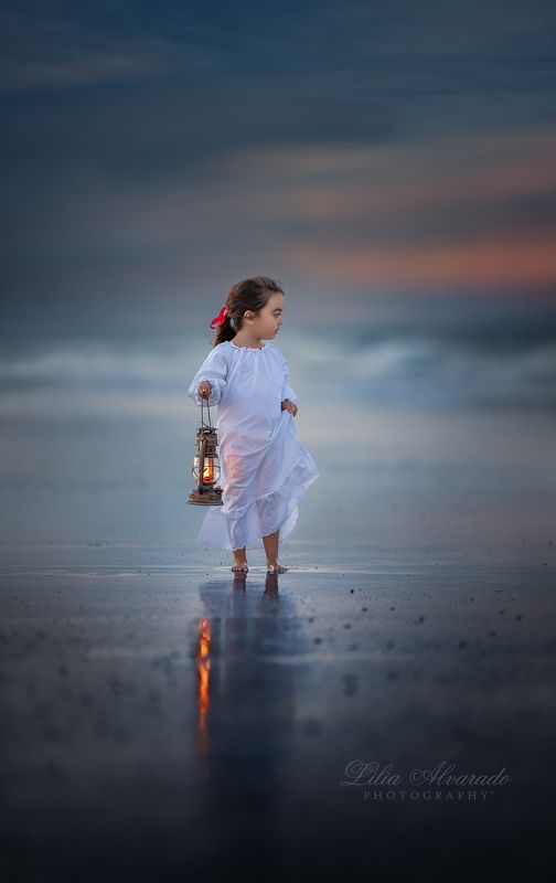 water,ocean,sea,dask,morning,child,brunette, lantern,light,looking The Sea... фото превью