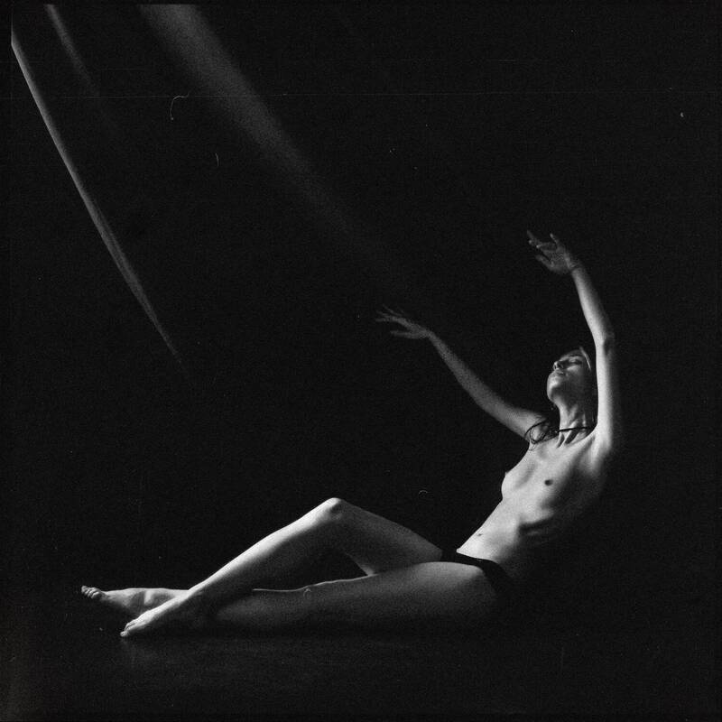 портрет, женский портрет, женская красота, девушка, чб, чернобелое, гламур, модель, model, glamur, portrait, bw, black and white Свободное падение фото превью