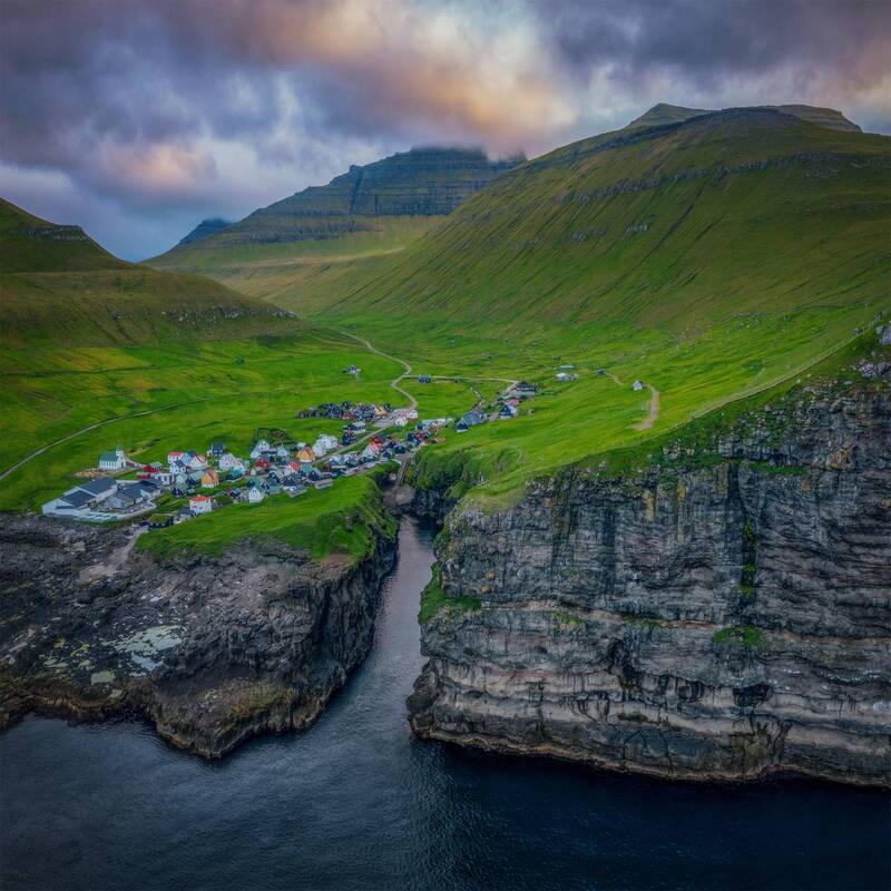 faroe, faroe islands, фарерские острова, drangarnir, аэрофотосъемка, фареры, атлантический океан, дрон, gjógv Рыбацкая деревня Gjógv фото превью