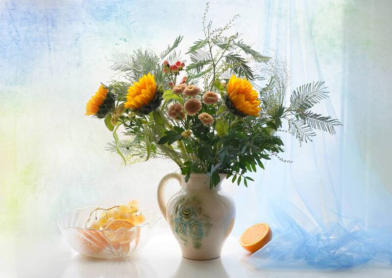 С цветами на окне фото превью