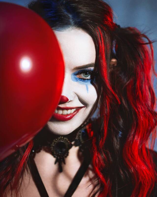 женский портрет, девушка, жанр, жанровый  портрет, ночь, цвет, клоун, грим  фото превью