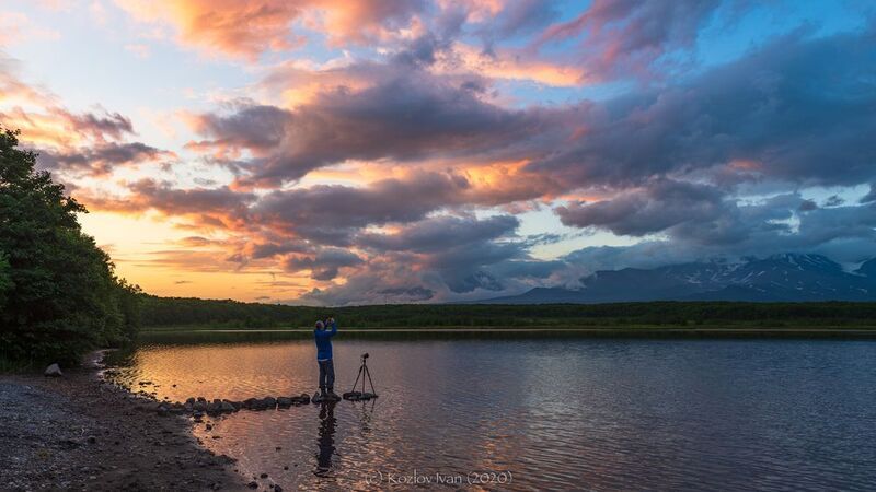 Закат на озере с видом на вулканы. Камчатка. 2020 год. фото превью