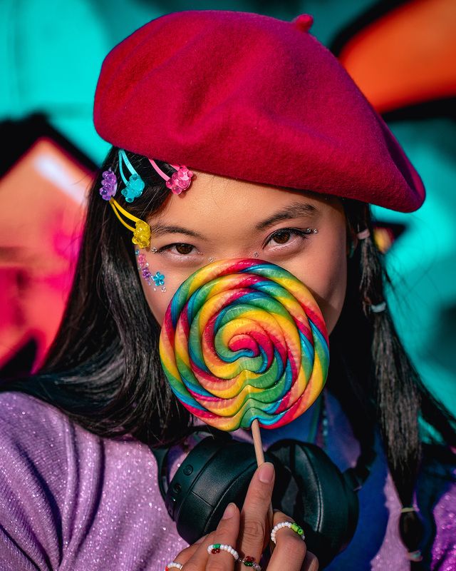 model, outdoors, photoshoot, barcelona, portrait, female, blue, asian, rainbow, lollipop Lollipop фото превью