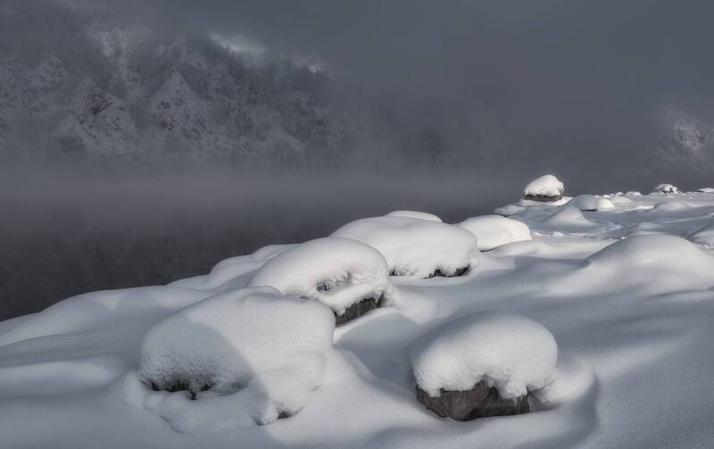 зима, мороз, енисей, солнце, камни, берег Холодное зимнее солнце фото превью