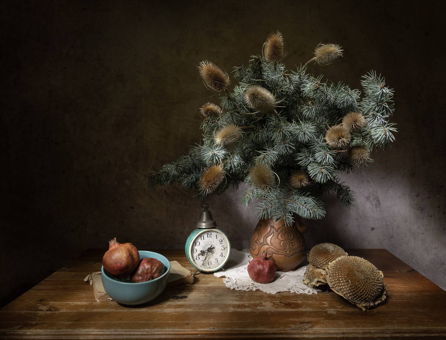 натюрморт, ель, гранат, ворсянка ворсовая, будильник, подсолнух, Татьяна Феденкова