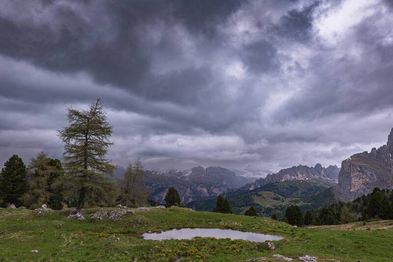 Хмурый вечер фото превью