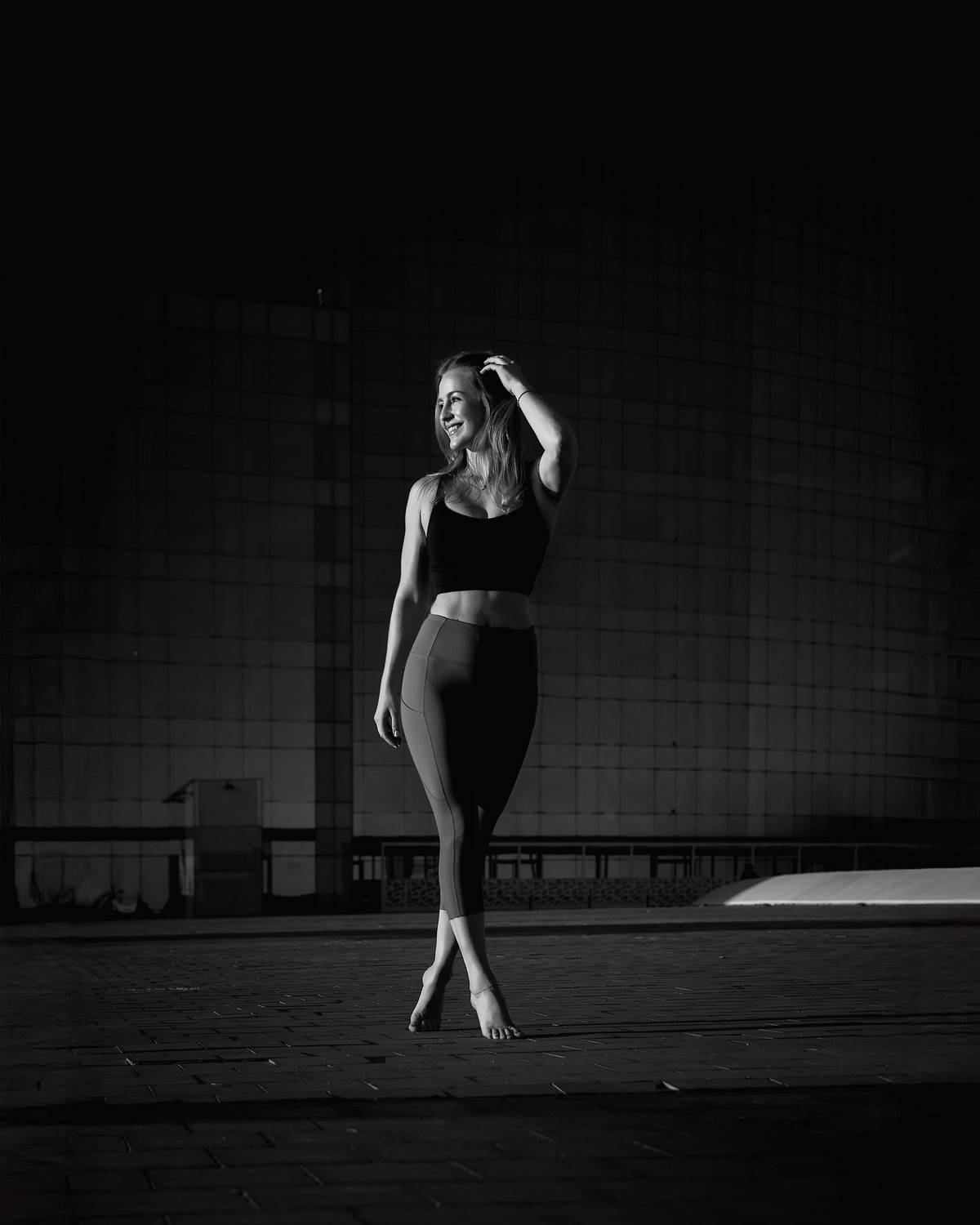 model, studio, photoshoot, barcelona, female, black and white, sport,  Jean