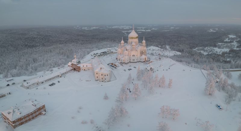 белогорский монастырь Белогорский монастырь с высоты птичьего полёта. фото превью