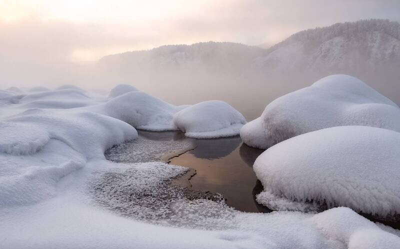 зима, мороз, енисей, горы, туман, отражение, берег,камни Зимний сон фото превью