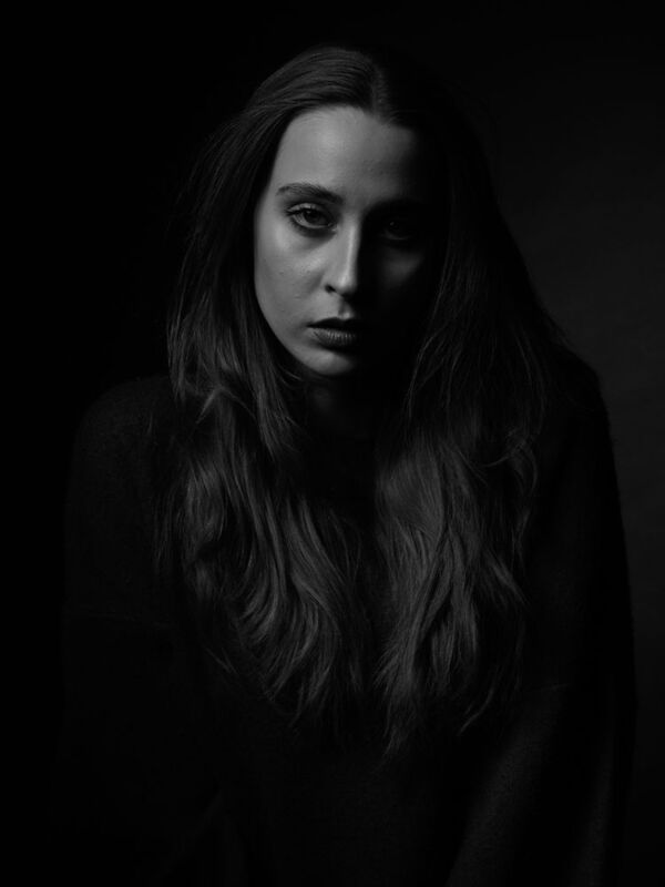 Between What Is Shown and What Is Hidden фото превью