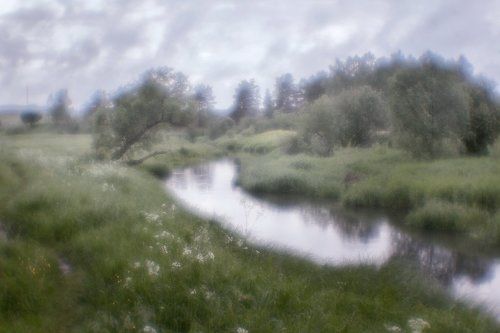 На берегу этой... реки...