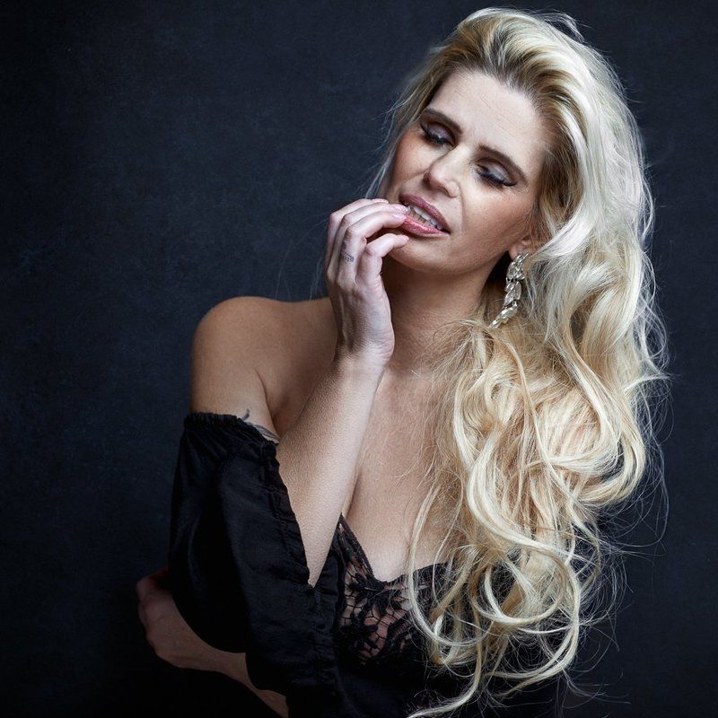 Blonde фото превью