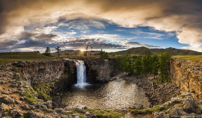 Водопад, Закат, Монголия, Река, Солнце На заре времен фото превью