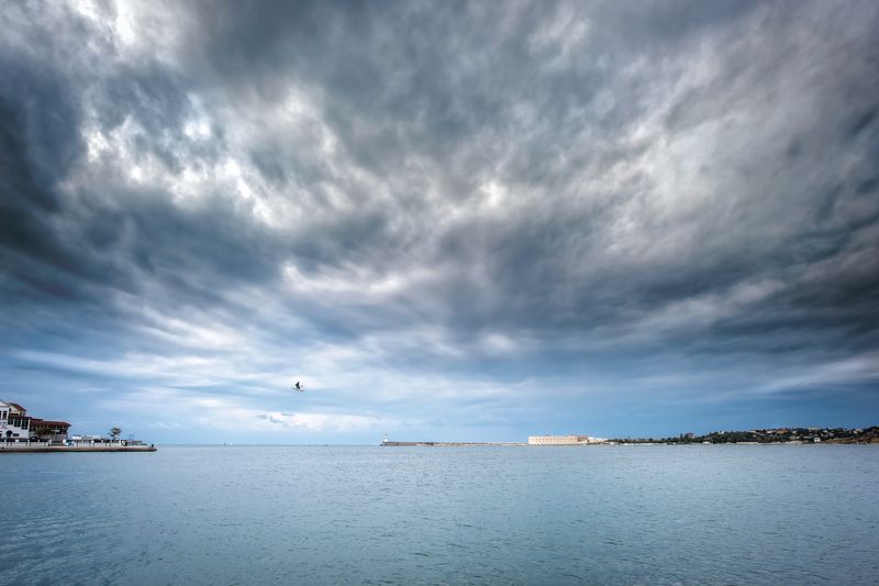 море, небо, непогода, пейзаж, россия, севастополь, чайка Небо Севастополя фото превью