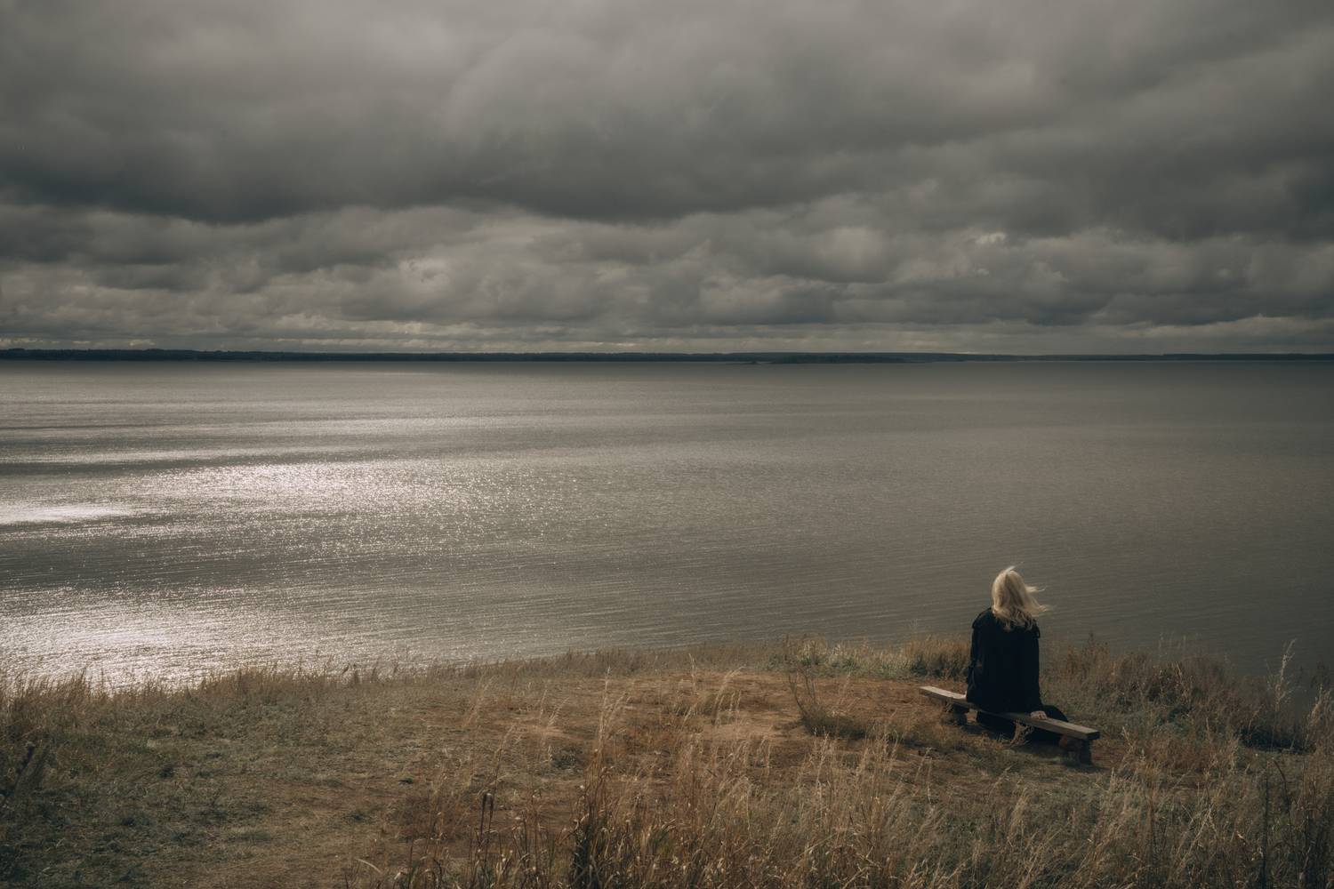 берег, горизонт, хмурое, небо, одиночество, блондинка, Елена Леонидовна