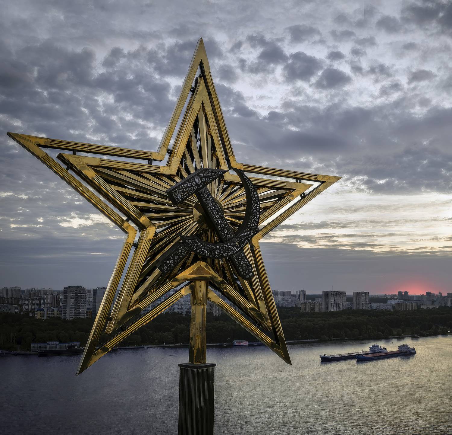 москва, звезда, дронозвезды, речной вокзал, северный речной вокзал, москва река, закат, закаты москвы, Игорь Юркин