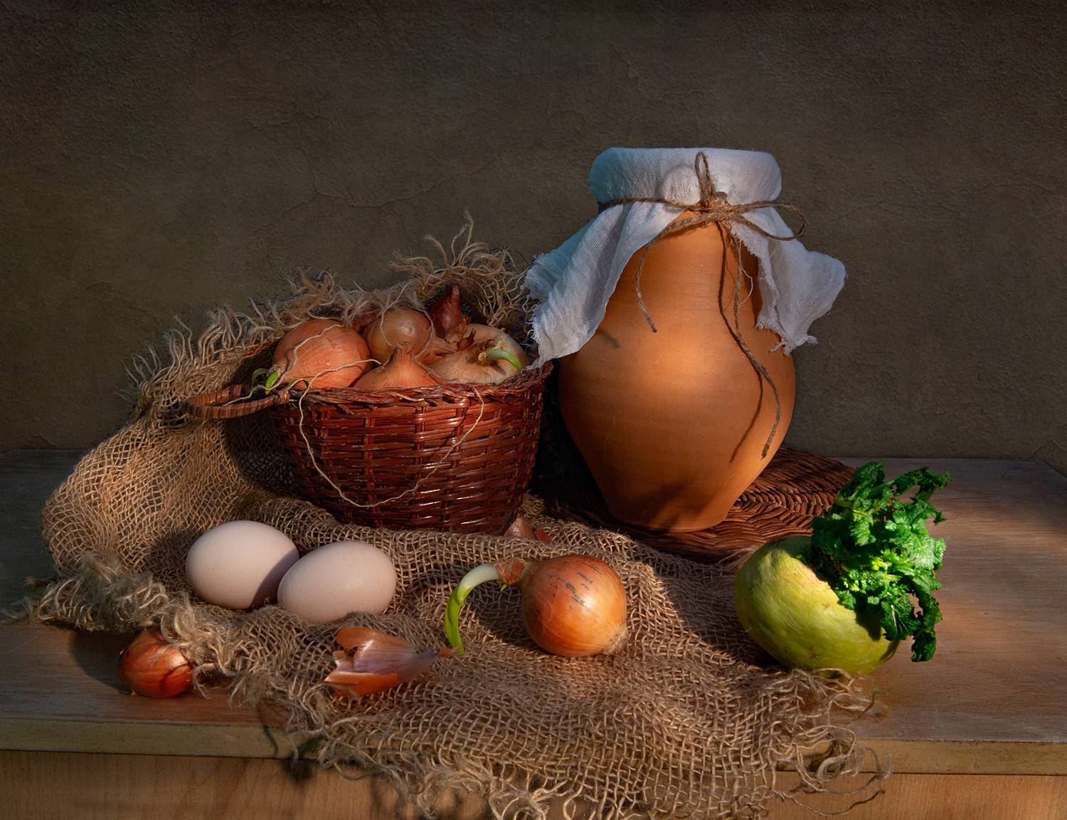 натюрморт, лук, корзина, мешковина, яйца, кувшин, Алла Шевченко