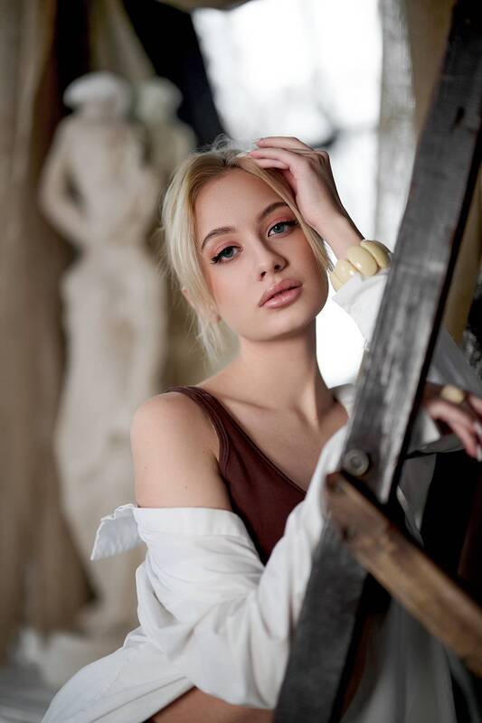 Карина фото превью