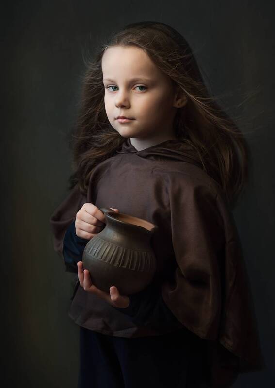 Девочка с кувшином 2 фото превью