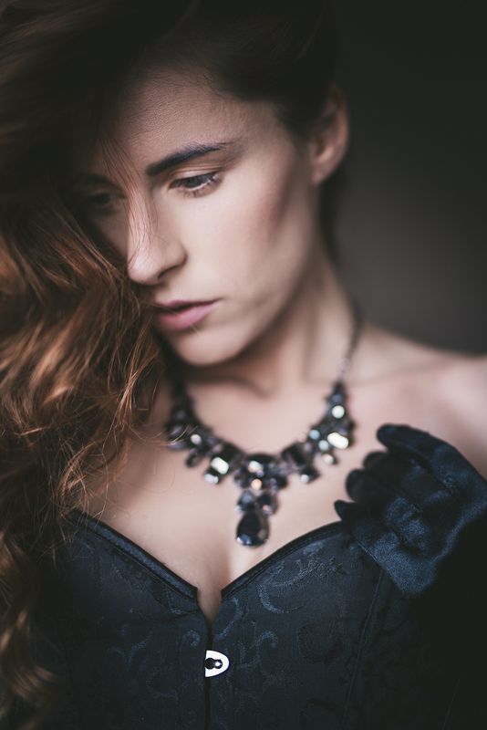 portrait, photography, beauty, gothic, fashion photography, elegant, glamour, jewelry, necklace, dark beauty, moody, atmospheric, editorial, black dress, portrait photography, dramatic lighting, soft light, sophisticated, romantic, dark aesthetic, fashion Izabella фото превью