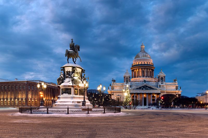 Памятник Николаю I и Исаакиевский собор фото превью