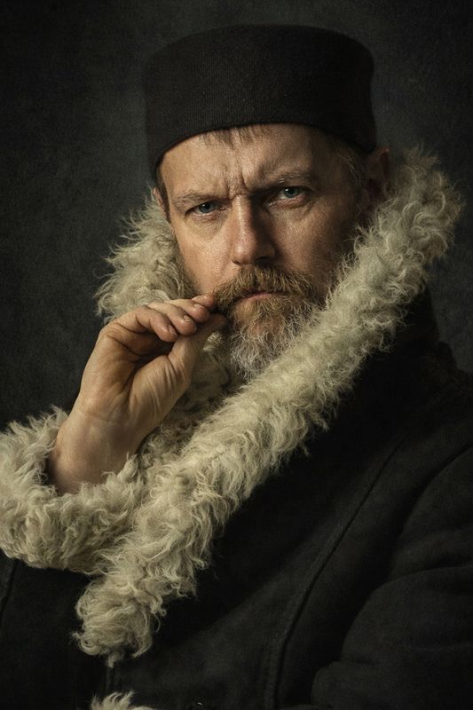 портрет, мужской портрет, мужчина, мужчина в тулупе, мужчина с бородой, классический портрет, студийный портрет Мудрец фото превью