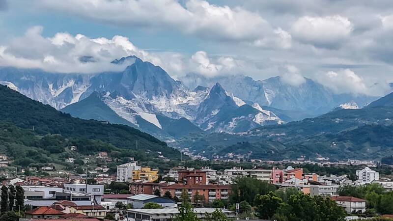 Не снег в горах, а разработки каррарского мрамора! фото превью