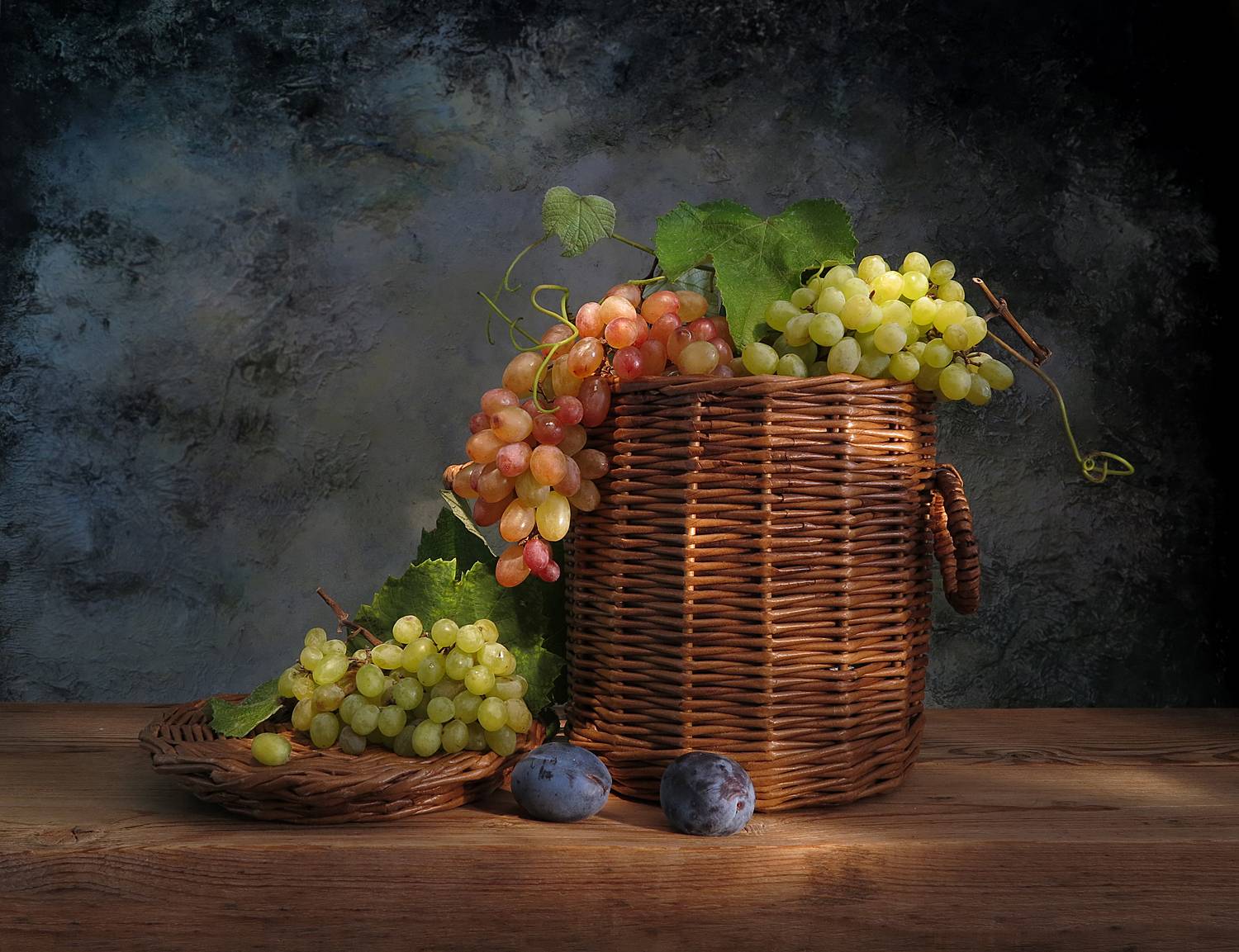 натюрморт, виноград, корзина, сливы, Алла Шевченко