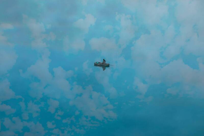 отражение, лодка, рыбак Плывущий по небу фото превью