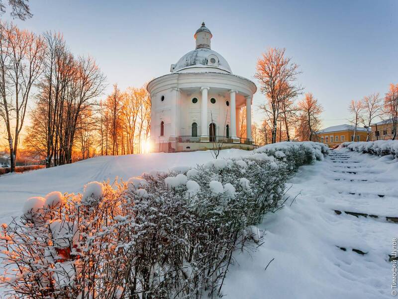 валдай «Львовская ротонда» в Летнем саду на Екатерининской площади в Валдае фото превью