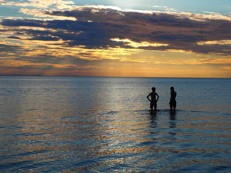 море Друзья, разговоры, закат, тепло.... фото превью