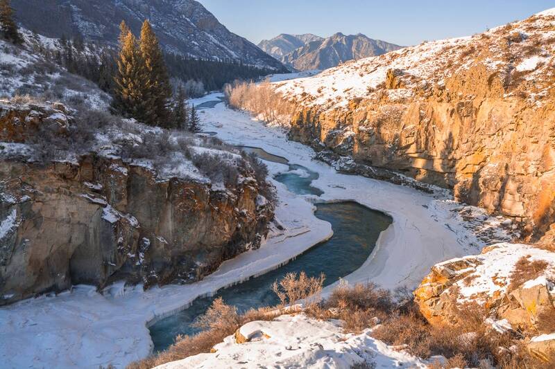 россия, горный алтай, река, полыньи, зима Полыньи фото превью