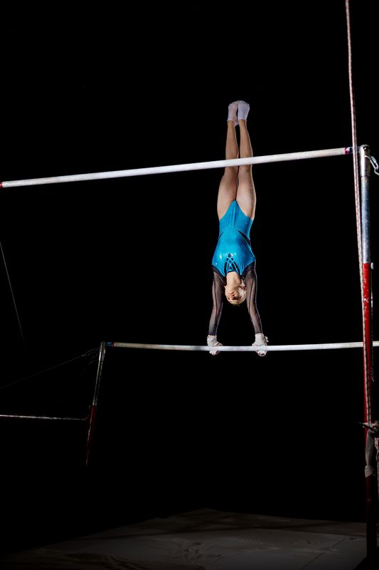 Спортивная, гимнастика, полёт, прыжок, соревнование Баланс фото превью