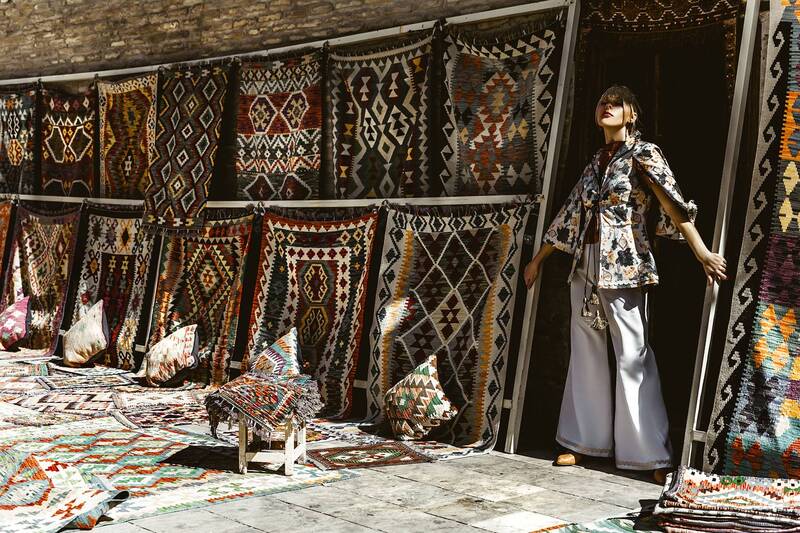 woman, portrait, fashion, beauty, outdoors Carpet Couture фото превью