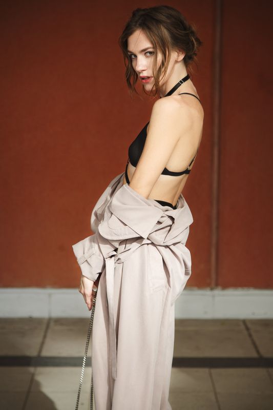 москва, модель, эмоции, портрет, красота, молодость, красный, пальто Девушка в красном фото превью