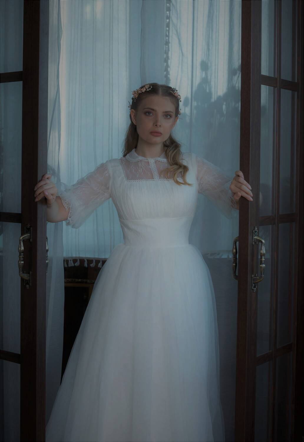 Вечер, подвенечное платье, студия, двери, Герцен Наталья
