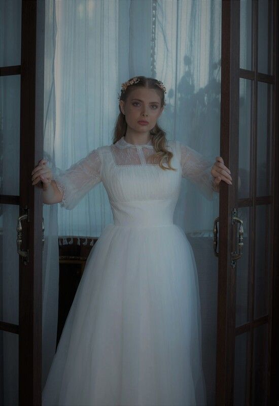 Вечер, подвенечное платье, студия, двери Юля  фото превью