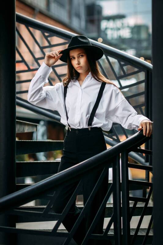 молодая девушка, городской стиль, дворы, на открытом воздухе Даша фото превью