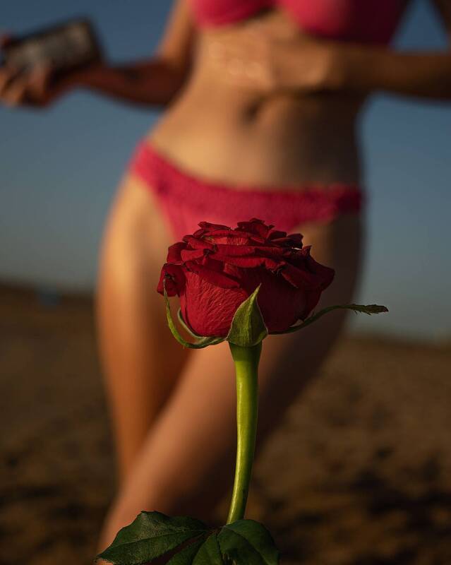 portrait, sunrise, female, photoshoot, beach, red, brunette, outdoors, lasfotosdejean, bikini, sea, rose Valentine фото превью