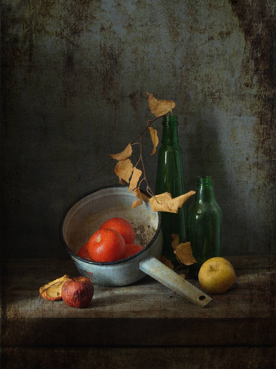 ковшик, бутылка, помидора, яблоко, ветка, листья, Алексей Бычков