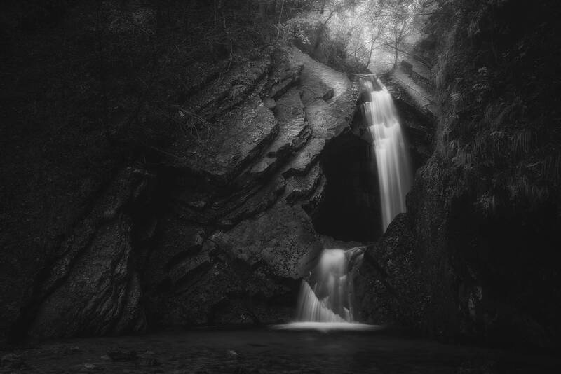 Hollow фото превью