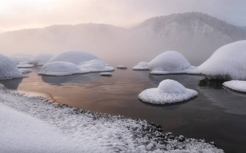 сибирь, мороз, красноярск, иней, зима, камни, туман Морозные камни реки фото превью