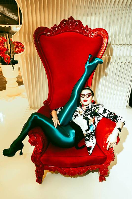 woman, portrait, fashion, beauty, indoors, glamour Glamour in every angle фото превью