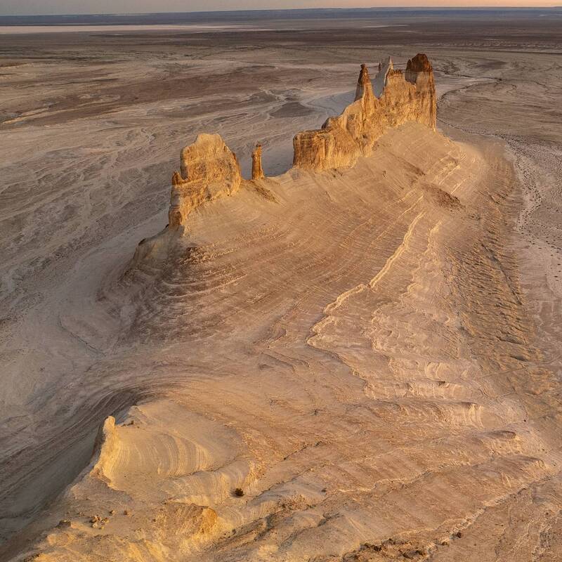 бозжира, скалы, изваяния, казахстан, мангыстау, мангышлак, пустыня, каньон, обрыв, небо, закат, вечер, дрон, квадрокоптер МАНГЫСТАУ фото превью