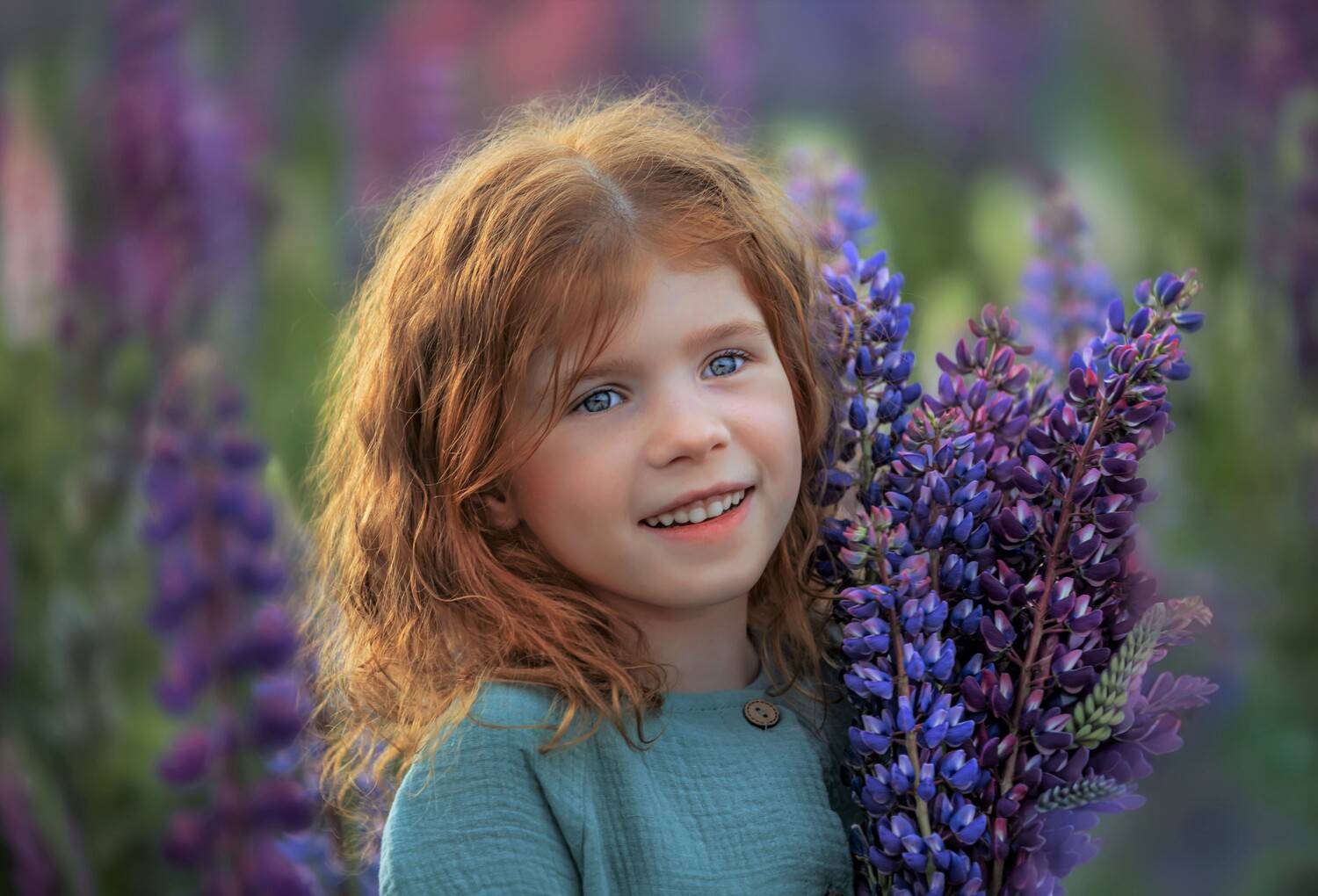 Девочка, рыжие волосы, поле цветов, люпины, вечер, лето, Герцен Наталья