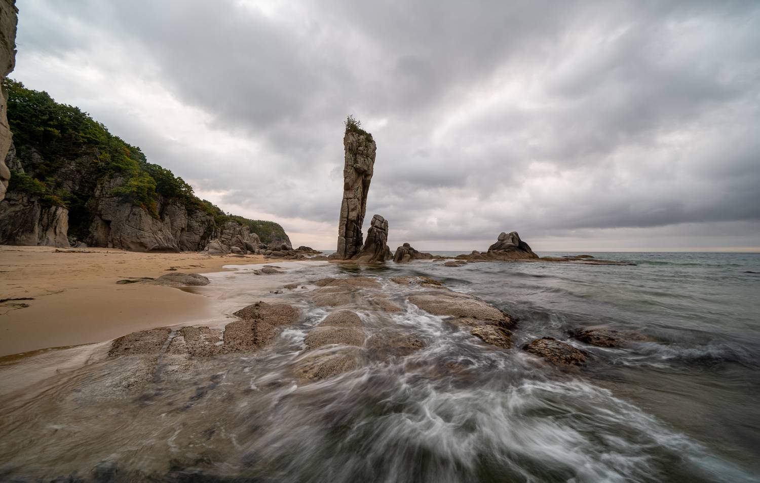 Россия, Приморский край, Лазовский заповедник, бухта Тачингоуза, кекур Самурай, рассвет, Гаврилов Юрий