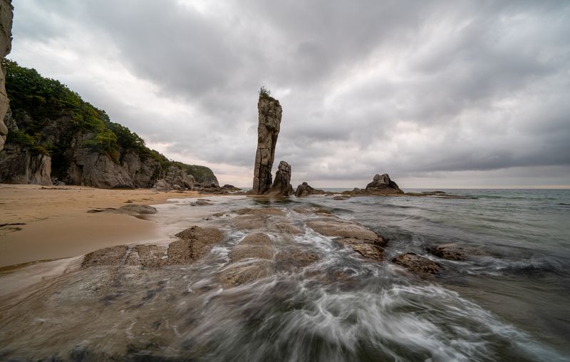 Россия, Приморский край, Лазовский заповедник, бухта Тачингоуза, кекур Самурай, рассвет Утро Самурая фото превью